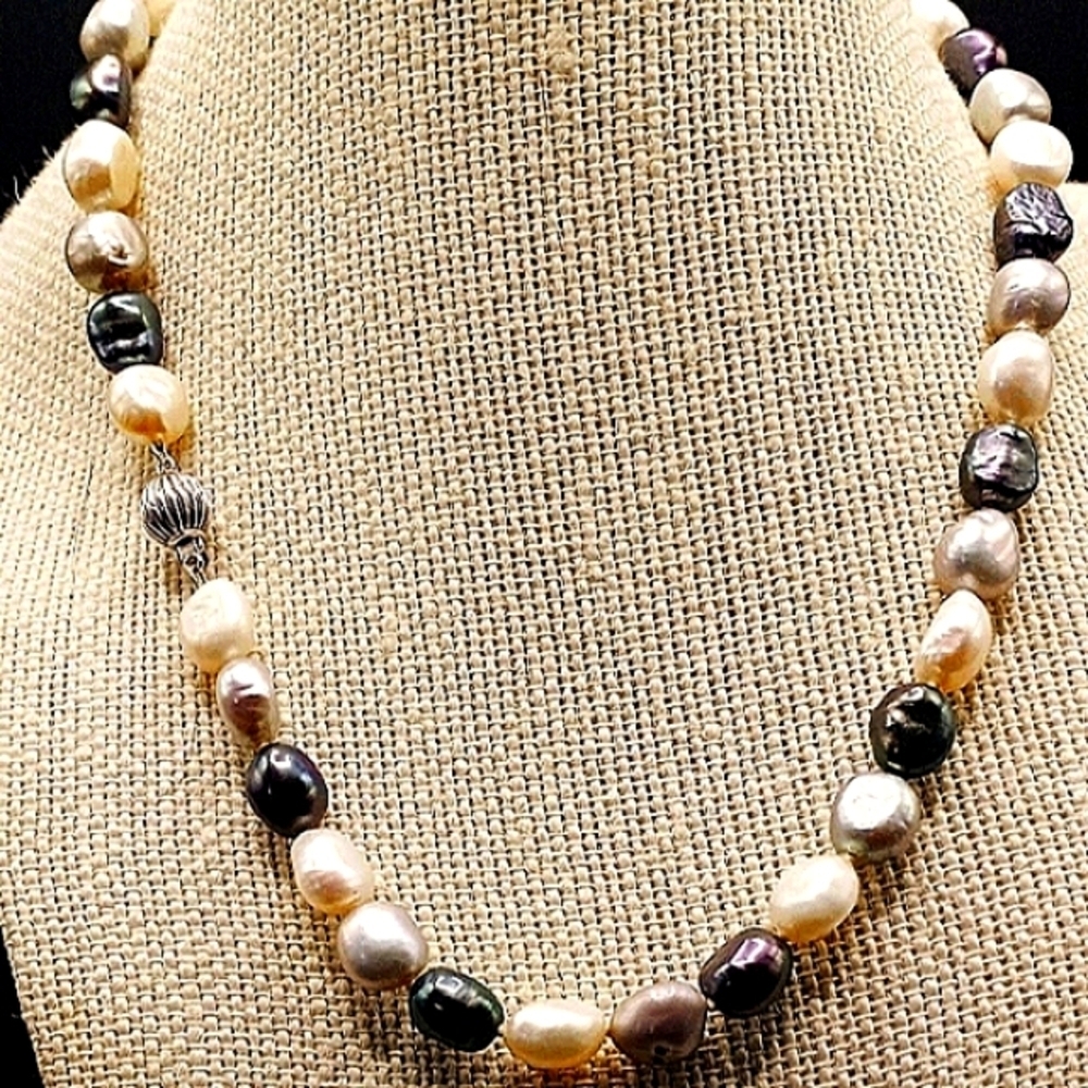 14K Ball Clasp Black & White 8MM AAA Freshwater Pearl 18 inch Strand